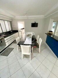 SEASON - 3 BEDROOM APARTMENT IN BALNEÁRIO CAMBORIÚ