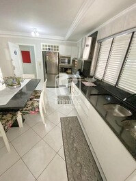 SEASON - 3 BEDROOM APARTMENT IN BALNEÁRIO CAMBORIÚ