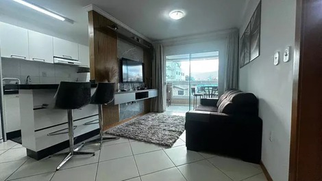 Apartamento com 3 dormitórios climatizados em Bombas para 8 pessoas