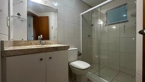 Apartamento com 3 dormitórios climatizados em Bombas para 8 pessoas