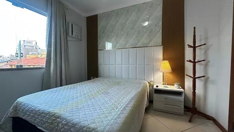 Apartamento com 3 dormitórios climatizados em Bombas para 8 pessoas