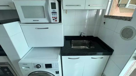 Apartamento com 3 dormitórios climatizados em Bombas para 8 pessoas