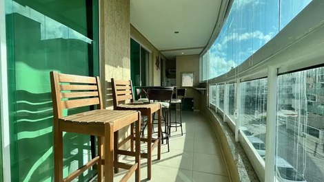 Apartamento com 3 dormitórios climatizados em Bombas para 8 pessoas