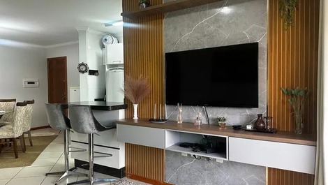 Apartamento com 3 dormitórios climatizados em Bombas para 8 pessoas