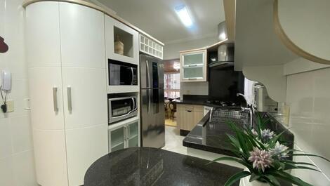 SEASON - 3 SUITE APARTMENT IN THE CENTER OF BALNEARIO CAMBORIU