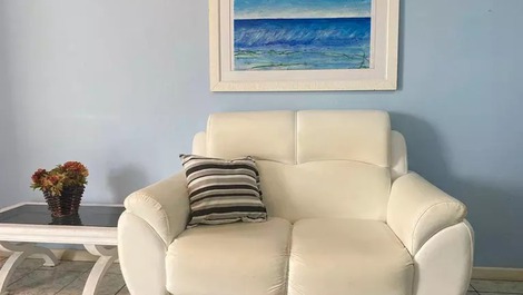 Apartamento de 02 dorm. á 50 m da praia de Bombas para 5 pessoas