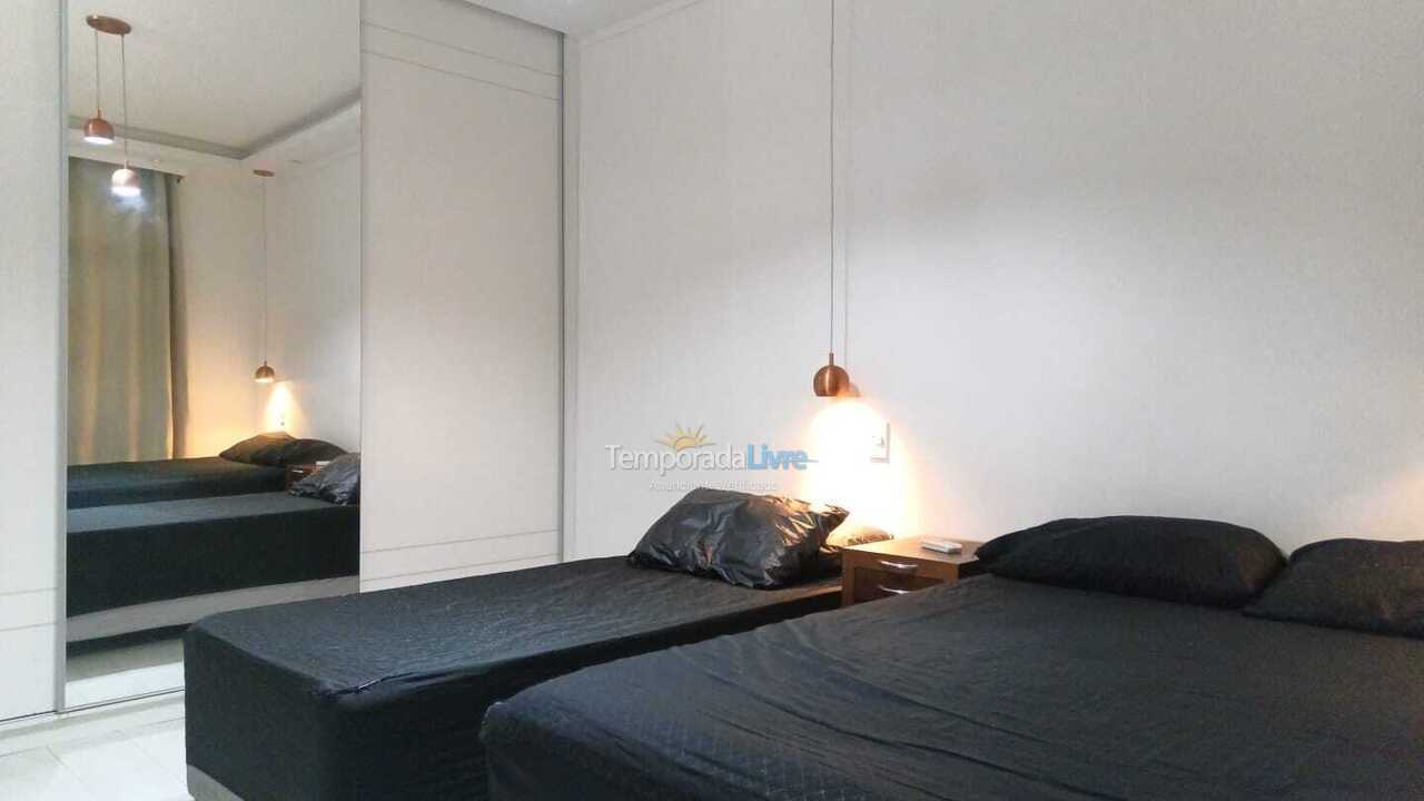 Apartamento para aluguel de temporada em Guarujá (Pitangueiras)