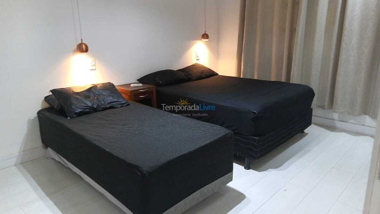 Apartamento para aluguel de temporada em Guarujá (Pitangueiras)
