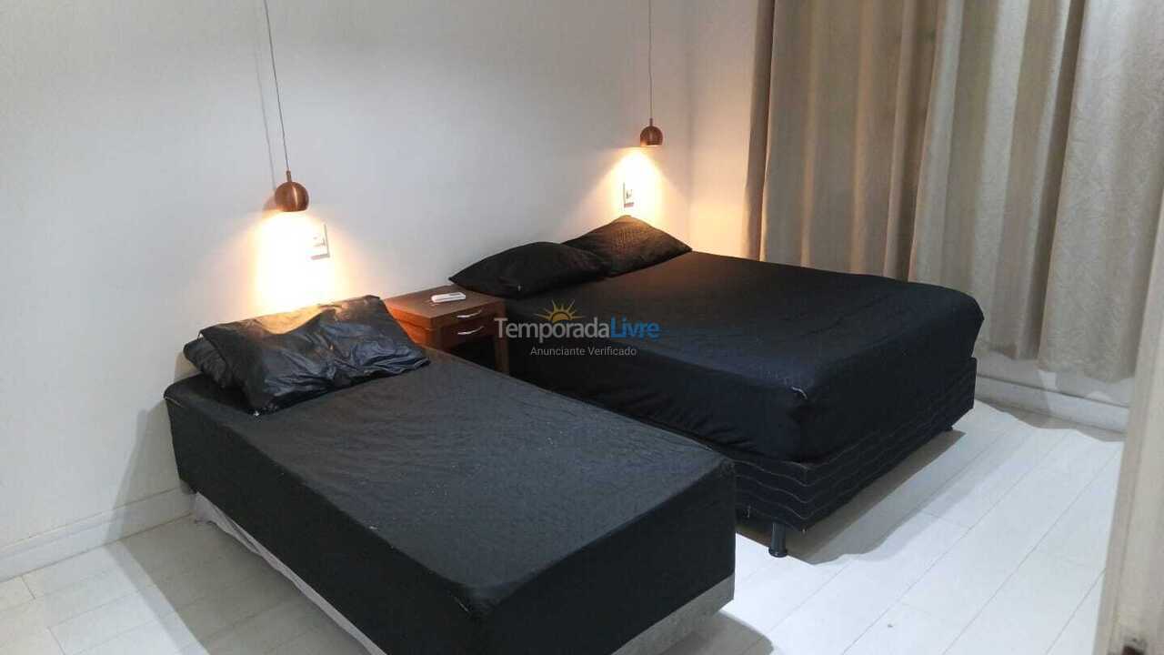 Apartamento para aluguel de temporada em Guarujá (Pitangueiras)