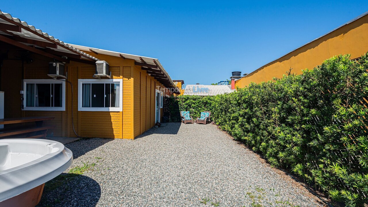 Casa para aluguel de temporada em Navegantes (Meia Praia)