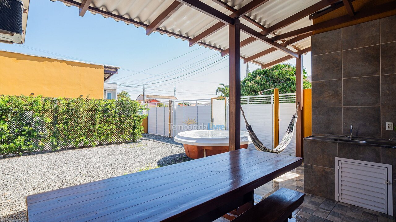 Casa para aluguel de temporada em Navegantes (Meia Praia)
