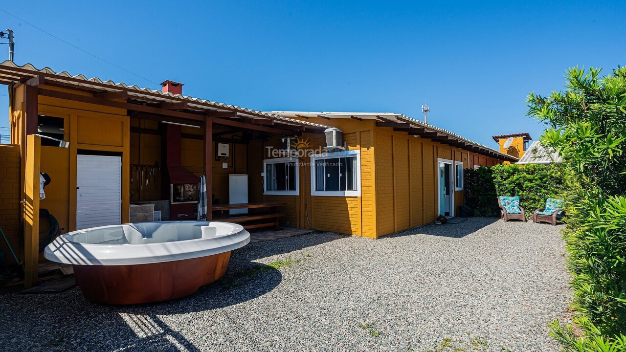 Casa para aluguel de temporada em Navegantes (Meia Praia)