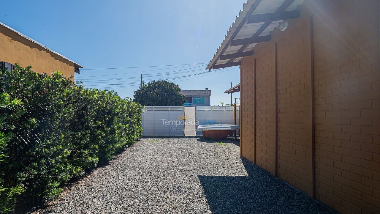 Casa para aluguel de temporada em Navegantes (Meia Praia)