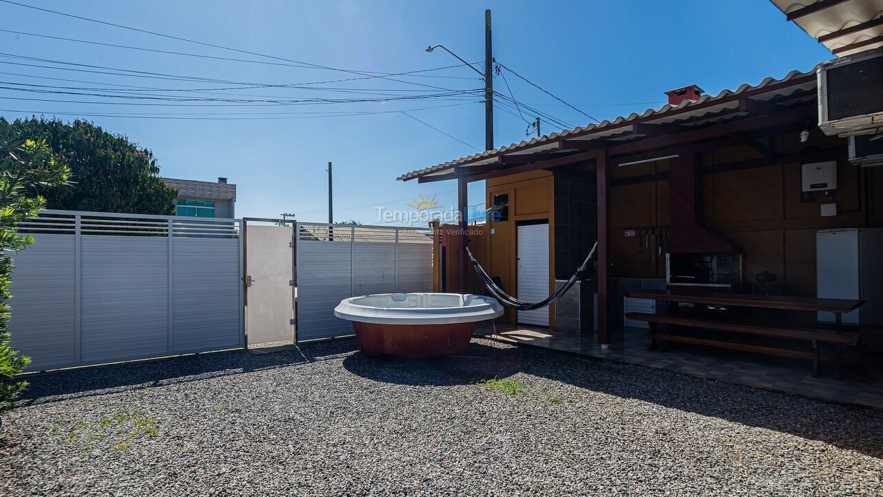 Casa para aluguel de temporada em Navegantes (Meia Praia)