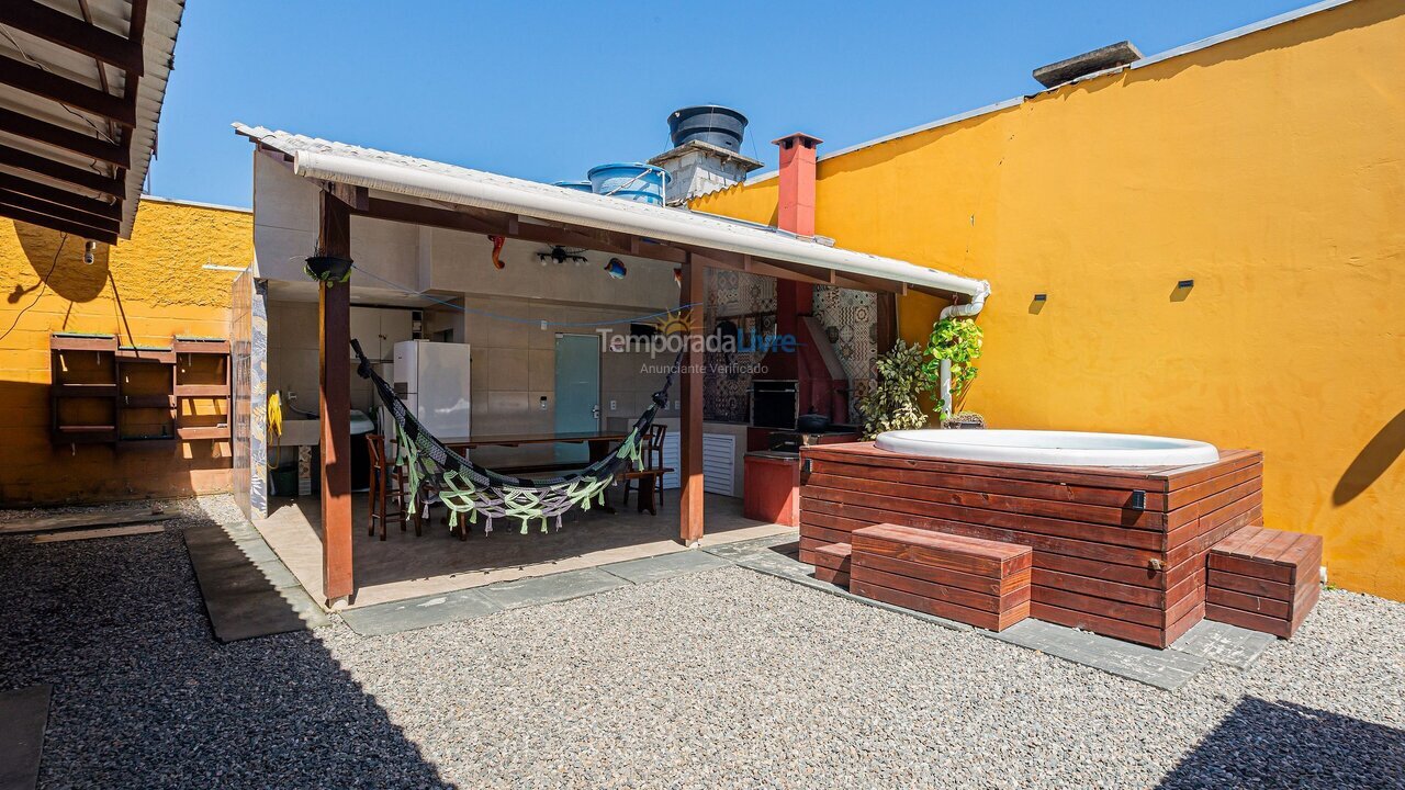 Casa para aluguel de temporada em Navegantes (Meia Praia)