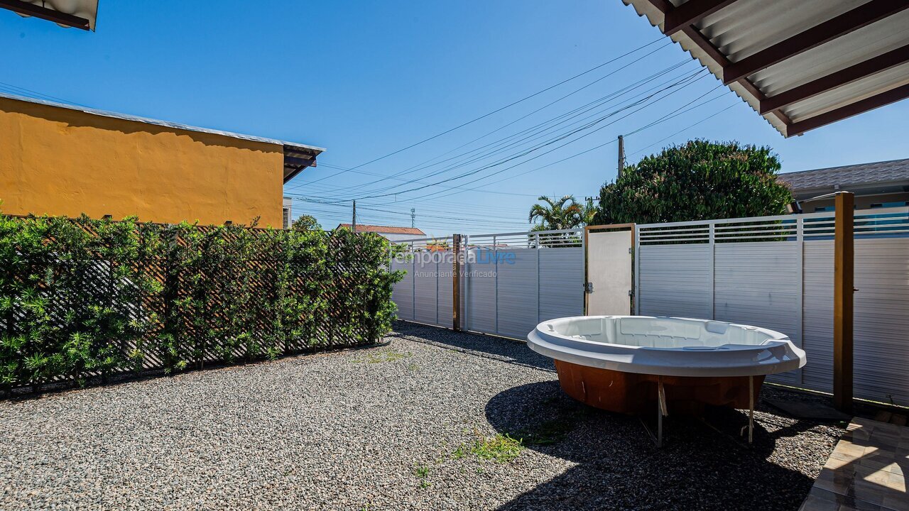 Casa para aluguel de temporada em Navegantes (Meia Praia)