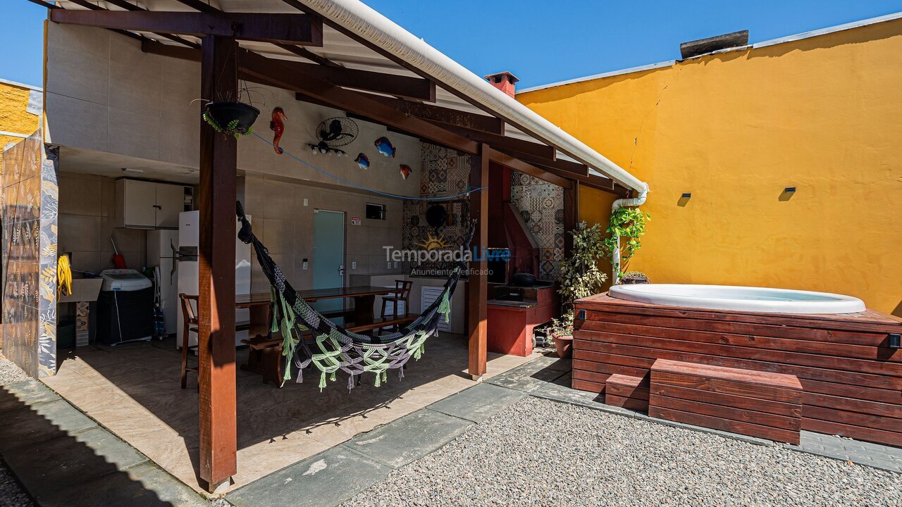 Casa para aluguel de temporada em Navegantes (Meia Praia)