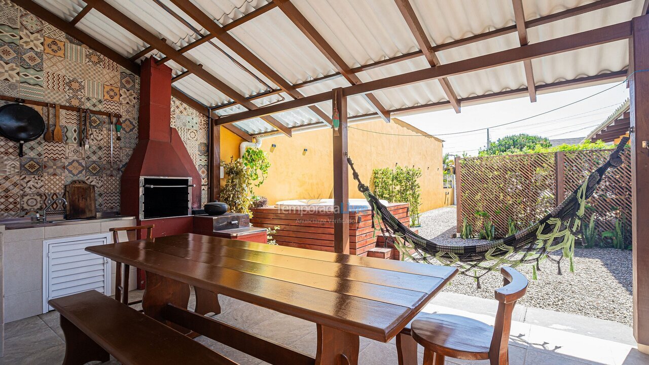 Casa para aluguel de temporada em Navegantes (Meia Praia)