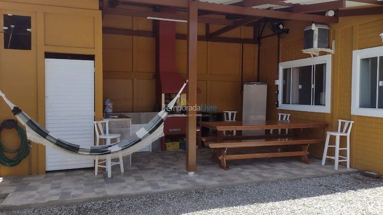 Casa para aluguel de temporada em Navegantes (Meia Praia)