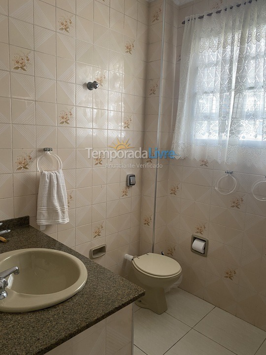 Apartamento para aluguel de temporada em Guarujá (Pitangueiras)