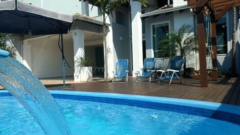 Casa com piscina em Mariscal a poucos metros do mar para 12 pessoas