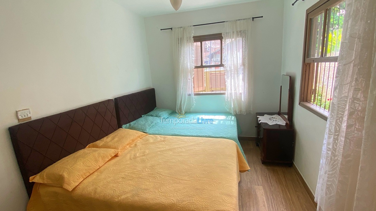 Casa para aluguel de temporada em Bombinhas (Praia de Bombinhas)