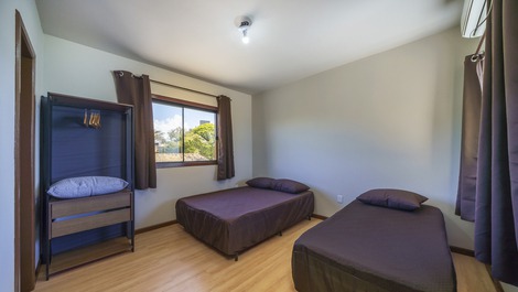 CASA JUNTO AL MAR EN EL CENTRO DE BOMBINHAS