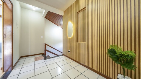 CASA JUNTO AL MAR EN EL CENTRO DE BOMBINHAS