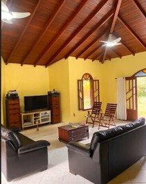 Spacious house with 4 suites 300m from Campeche Beach – Florianópolis