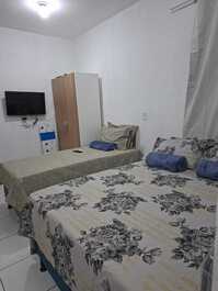 Gran kitesurf para 4 personas en la playa de guijarros a 500 metros de la playa ideal para familias