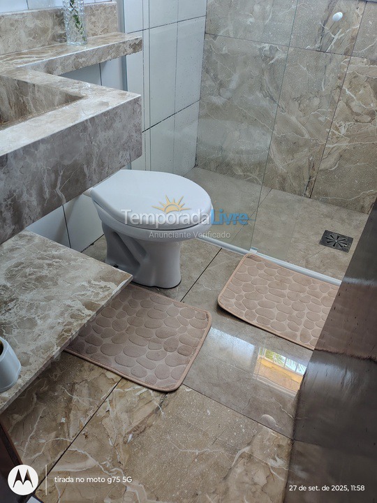 Casa para aluguel de temporada em Caraguatatuba (Praia da Cocanha)