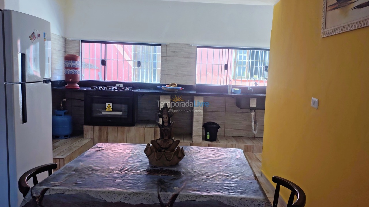 Casa para aluguel de temporada em Caraguatatuba (Praia da Cocanha)