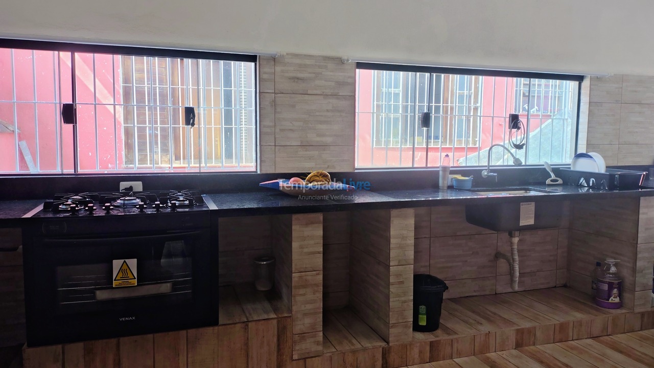 Casa para aluguel de temporada em Caraguatatuba (Praia da Cocanha)