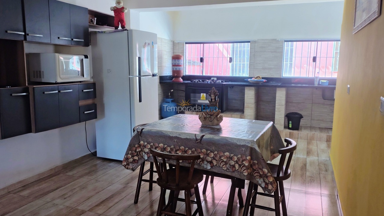 Casa para aluguel de temporada em Caraguatatuba (Praia da Cocanha)