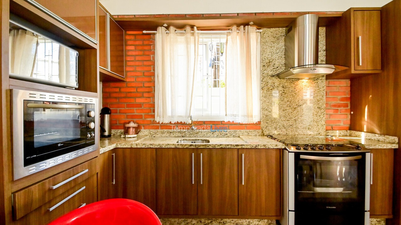 Casa para aluguel de temporada em Florianópolis (Ponta das Canas)