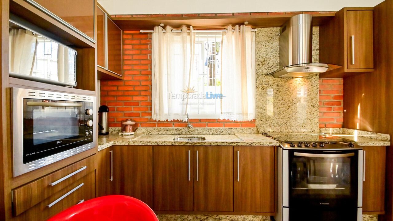 Casa para aluguel de temporada em Florianópolis (Ponta das Canas)