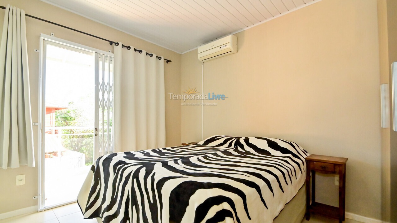 Casa para aluguel de temporada em Florianópolis (Ponta das Canas)