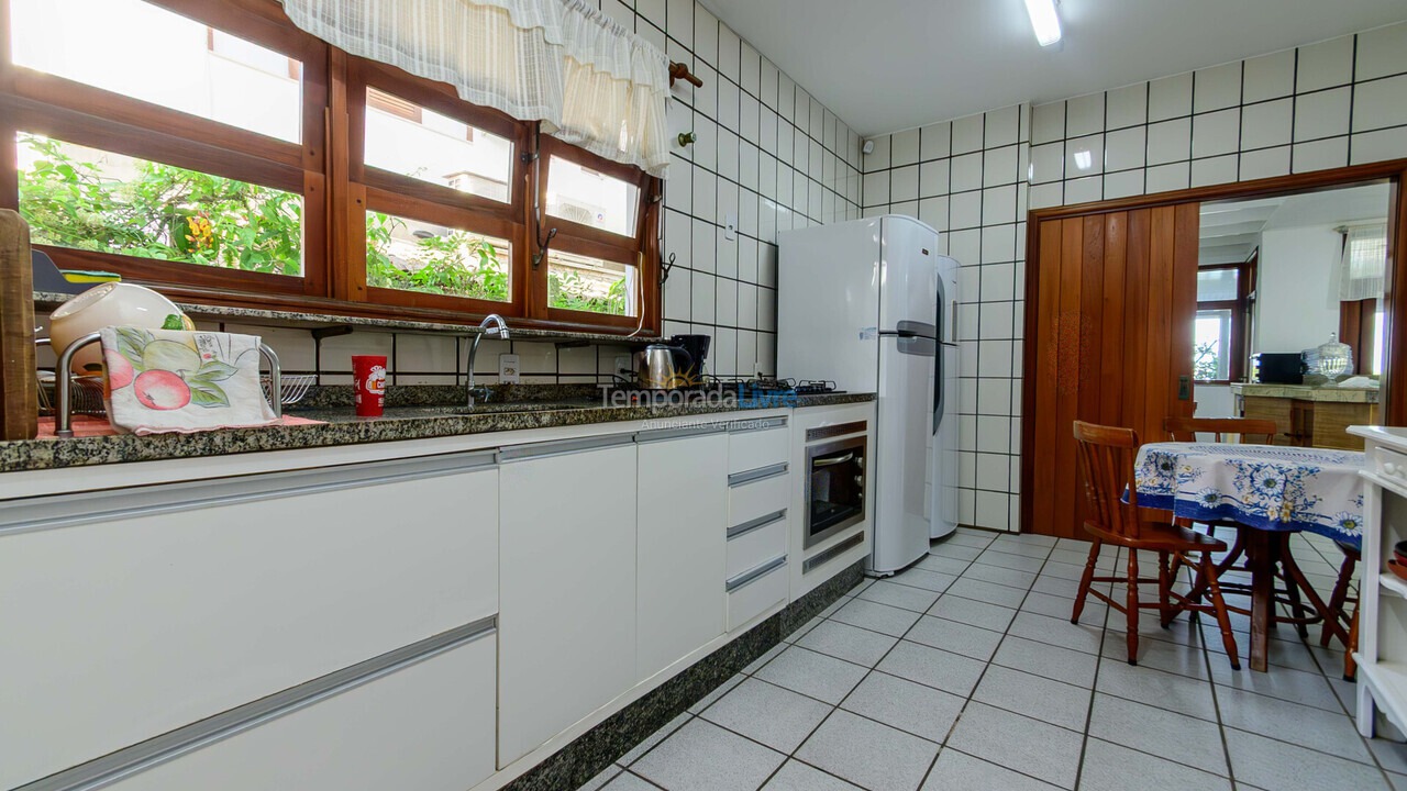 Casa para aluguel de temporada em Florianópolis (Brava)