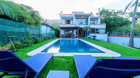 WONDERFUL house, foot in the sand, 5 bedrooms, pool, gourmet area