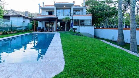 WONDERFUL house, foot in the sand, 5 bedrooms, pool, gourmet area