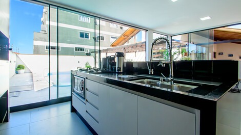 Enorme casa con alberca, alberca y área gourmet