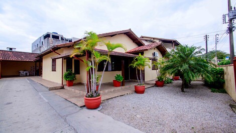 Great house with air conditioning and pool in Praia dos Ingleses