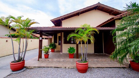 Great house with air conditioning and pool in Praia dos Ingleses