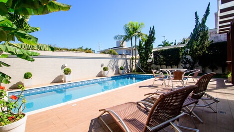 Beautiful house with gourmet area in Jurerê Internacional