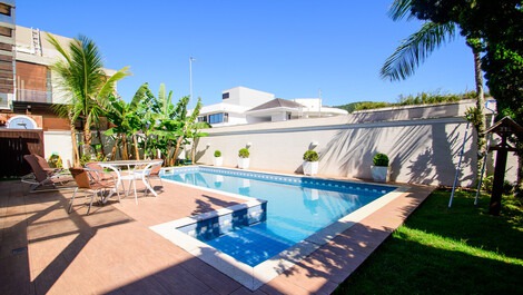 Beautiful house with gourmet area in Jurerê Internacional