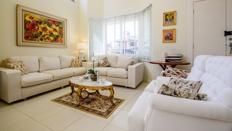 Beautiful house with gourmet area in Jurerê Internacional