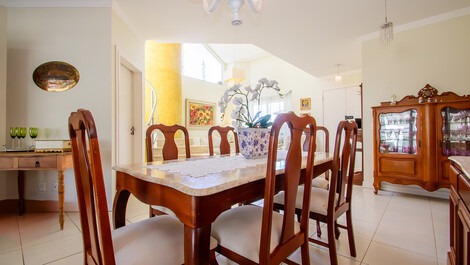 Beautiful house with gourmet area in Jurerê Internacional