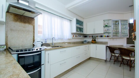 Beautiful house with gourmet area in Jurerê Internacional