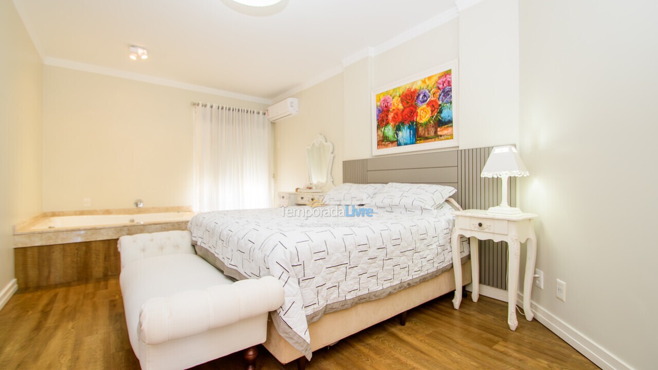 House for vacation rental in Florianopolis (Jurerê Internacional)