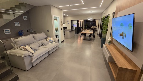 Sobrado Alto padrão com piscina aquecida em Itapoá-SC.